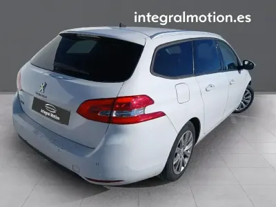 Usado Peugeot 308 SW Style 130 CV (95 kW) 2020 Blanco Familiar