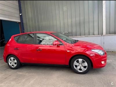 Usado Hyundai i30 Classic 109 CV (80 kW) 2009 Rojo Berlina