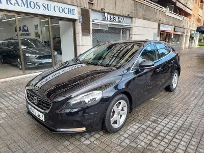 Usado Volvo V40 Kinetic 120 CV (88 kW) 2015 Negro Berlina