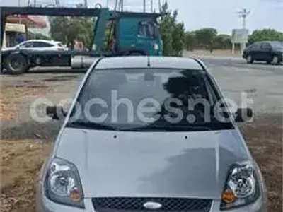 Usado Ford Fiesta 80 CV (58 kW) 2007 Gris / plata Utilitario