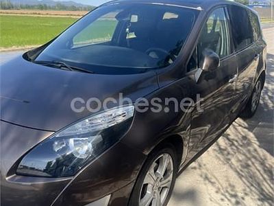 Usado Renault Grand Scénic III Dynamique 105 CV (77 kW) 2009 Marrón Monovolumen