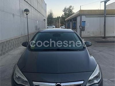 Gris / plata Usado 2012 Opel Astra Selective Familiar | 6250 € (Precio justo)