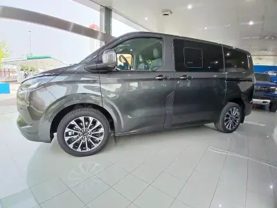 Nuevo Ford Tourneo Custom Titanium X 232 CV (170 kW) 2026 Gris magnetic (metalizado) Van