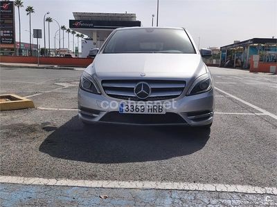 Usado Mercedes B180 109 CV (80 kW) 2013 Gris / plata Monovolumen
