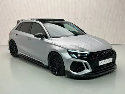Usado Audi RS3 Sport 400 CV (294 kW) 2022 Gris / plata Berlina
