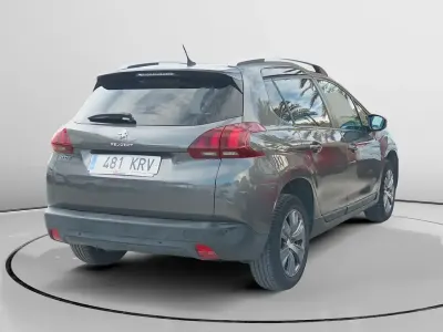 Usado Peugeot 2008 Style 82 CV (60 kW) 2018 Gris SUV