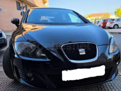 Usado Seat Leon Reference 105 CV (77 kW) 2011 Negro Utilitario