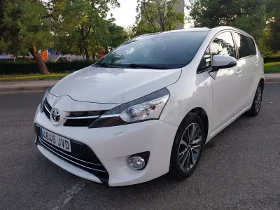 Usado Toyota Verso Advance 147 CV (108 kW) 2016 Blanco Monovolumen