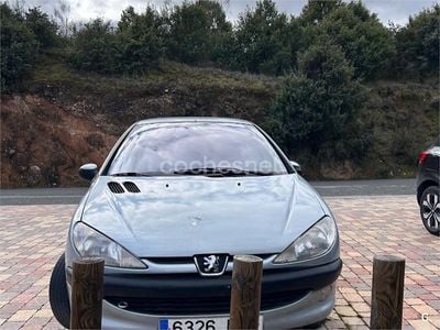 Usado Peugeot 206 110 CV (80 kW) 2001 Gris / plata Berlina