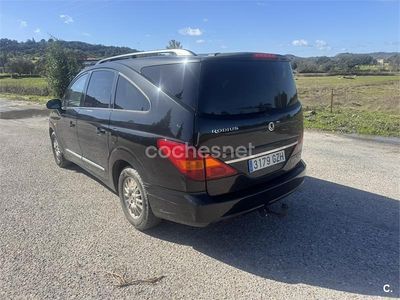 Usado Ssangyong (KGM) Rodius Limited 165 CV (121 kW) 2010 Negro Monovolumen