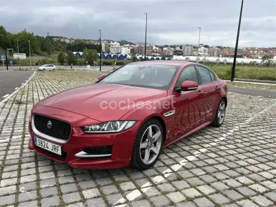 Usado Jaguar XE R-Sport 180 CV (132 kW) 2016 Rojo Berlina
