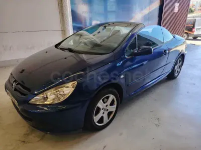 Usado Peugeot 307 CC 143 CV (105 kW) 2005 Azul Descapotable