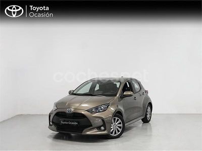 Beige Usado 2024 Toyota Yaris Hybrid Active Berlina | 22.900 € (Precio justo)