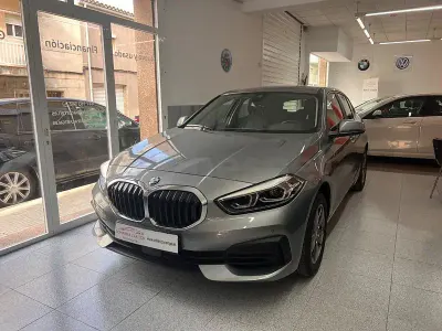 Usado BMW 118 136 CV (100 kW) 2022 Gris / plata Utilitario