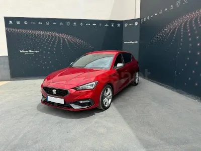 Usado Seat Leon FR 150 CV (110 kW) 2022 Granate Berlina