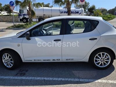 Usado Seat Ibiza Reference 90 CV (66 kW) 2014 Blanco Berlina