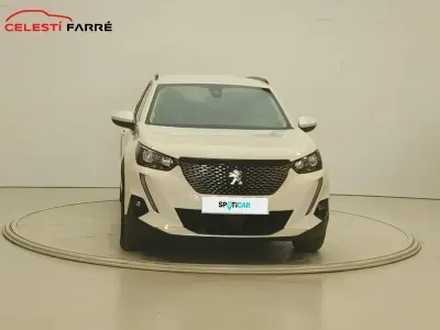 Usado Peugeot 2008 Allure 100 CV (73 kW) 2021 Blanco SUV