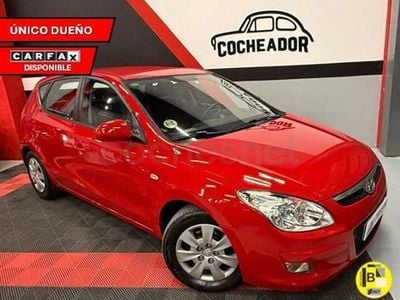 Usado Hyundai i30 Comfort 90 CV (66 kW) 2008 Rojo Berlina