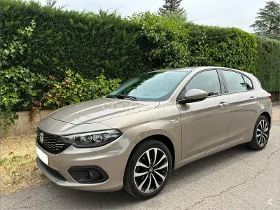 Usado Fiat Tipo Lounge 95 CV (69 kW) 2017 Beige Berlina