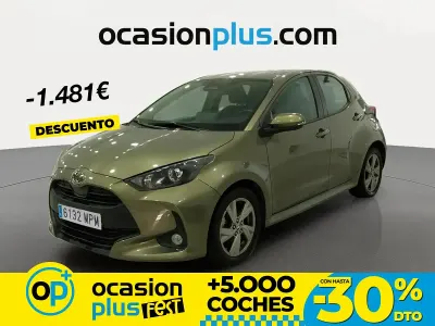 Begagnad Toyota Yaris Hybrid Active 116 HK (85 kW) 2024 Brun Sedan