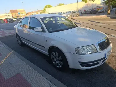 Usado Skoda Superb Comfort 140 CV (102 kW) 2007 Blanco Berlina