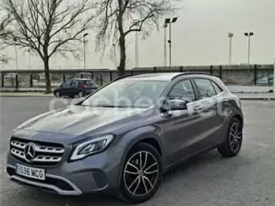 Usado Mercedes GLA180 122 CV (89 kW) 2017 Gris / plata SUV