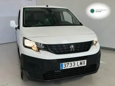 Usado Peugeot Rifter Active 100 CV (73 kW) 2021 Blanco Monovolumen