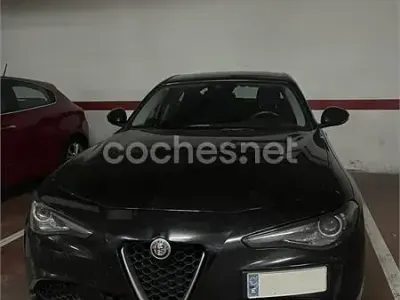 Usado Alfa Romeo Giulia 150 CV (110 kW) 2017 Negro Berlina