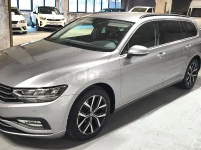 Usado VW Passat Executive 122 CV (89 kW) 2020 Gris / plata Familiar