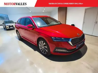 Usado Skoda Octavia Style 150 CV (110 kW) 2022 Rojo Familiar