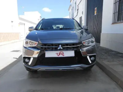Usado Mitsubishi ASX Motion 117 CV (86 kW) 2019 Gris / plata SUV