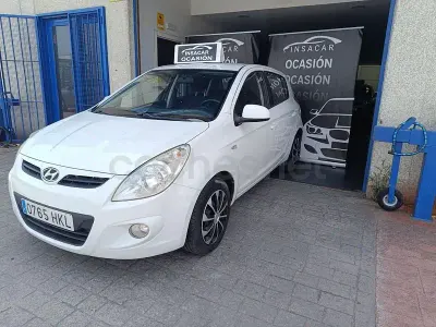 Usado Hyundai i20 90 CV (66 kW) 2012 Blanco Utilitario