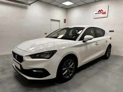 Usado Seat Leon Style 115 CV (84 kW) 2021 Blanco Familiar
