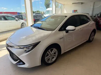 Usado Toyota Corolla Active 122 CV (89 kW) 2020 Blanco Berlina