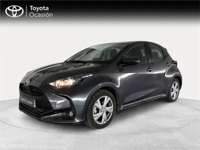 Usado Toyota Yaris Active 116 CV (85 kW) 2025 Gris Utilitario