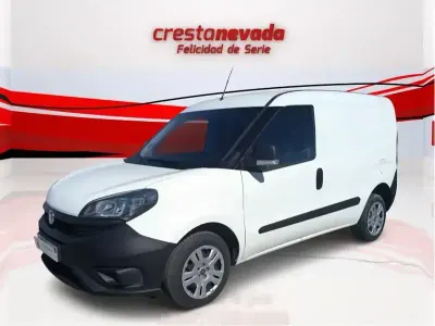 Usado Fiat Doblò 90 CV (66 kW) 2022 Blanco Monovolumen