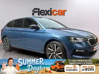 Usado Skoda Scala Sport 110 CV (80 kW) 2022 Azul Utilitario