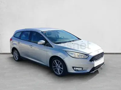 Usado Ford Focus Business Edition 125 CV (91 kW) 2016 Gris / plata Familiar