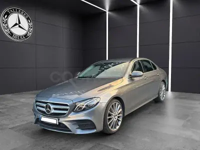 Usado Mercedes E220 194 CV (142 kW) 2017 Gris / plata Berlina