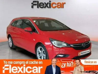 Usado Opel Astra Business 110 CV (80 kW) 2016 Rojo Familiar