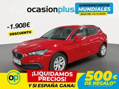 Usado Seat Leon Style 110 CV (80 kW) 2023 Rojo Berlina