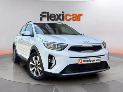 Usado Kia Stonic 84 CV (61 kW) 2023 Blanco SUV