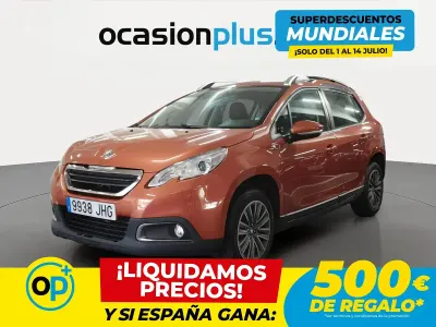 Usado Peugeot 2008 Active 82 CV (60 kW) 2015 Rojo SUV