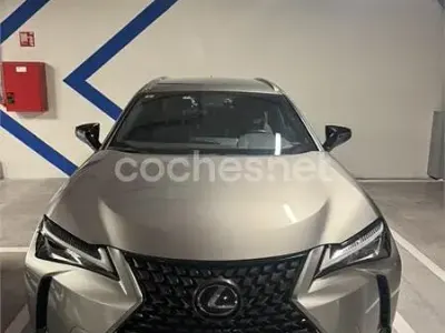 Usado Lexus UX Business Edition 184 CV (135 kW) 2021 Gris / plata SUV