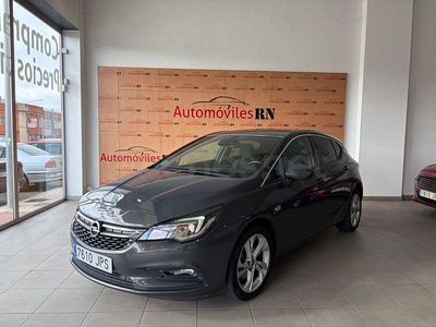 Usado Opel Astra Dynamic 110 CV (80 kW) 2016 Gris / plata Berlina