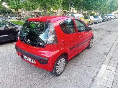 Usado Citroën C1 68 CV (50 kW) 2007 Rojo Utilitario