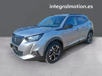 Usado Peugeot 2008 Allure 130 CV (95 kW) 2023 Gris / plata SUV