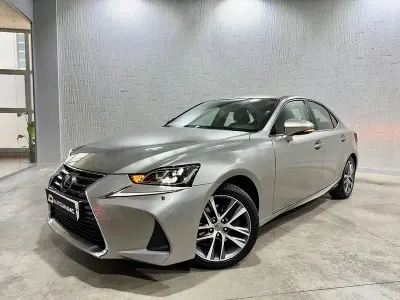 Usado Lexus IS300h Executive Line 223 CV (164 kW) 2018 Gris / plata Berlina