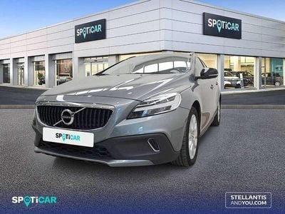 Gris Usado 2019 Volvo V40 R-Design Momentum Utilitario | 15.700 €