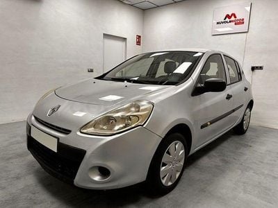 Usado Renault Clio IV 75 CV (55 kW) 2012 Gris / plata Berlina